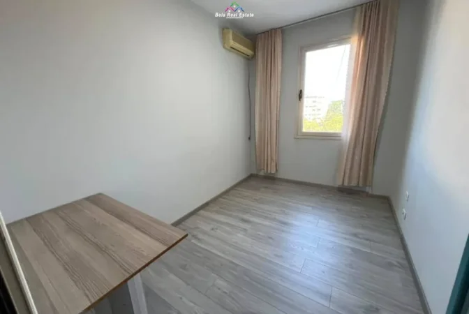 Tirane, jepet me qera apartament 1+1+Ballkon Kati 5, 75 m² 800 € (rruga elbasanit)
