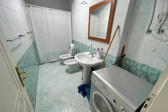 Tirane, jepet me qera apartament 1+1+Ballkon Kati 5, 75 m² 800 € (rruga elbasanit)