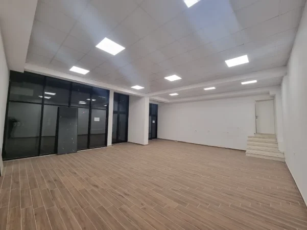 Tirane, shitet ambjent biznesi Kati 0, 100 m² 200.000 € 