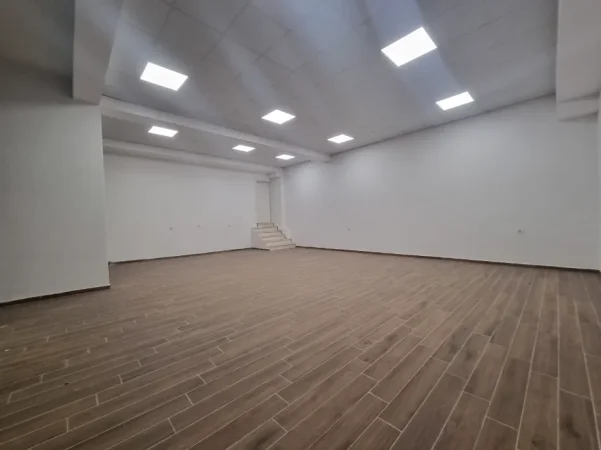 Tirane, shitet ambjent biznesi Kati 0, 100 m² 200.000 € 