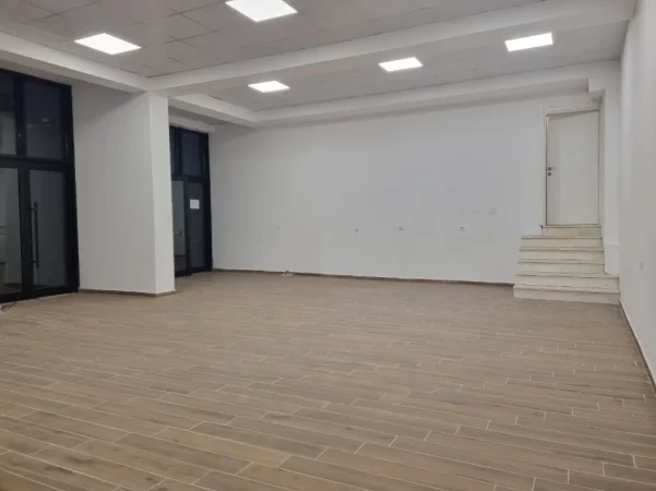 Tirane, shitet ambjent biznesi Kati 0, 100 m² 200.000 € 
