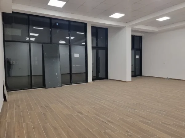 Tirane, shitet ambjent biznesi Kati 0, 100 m² 200.000 € 