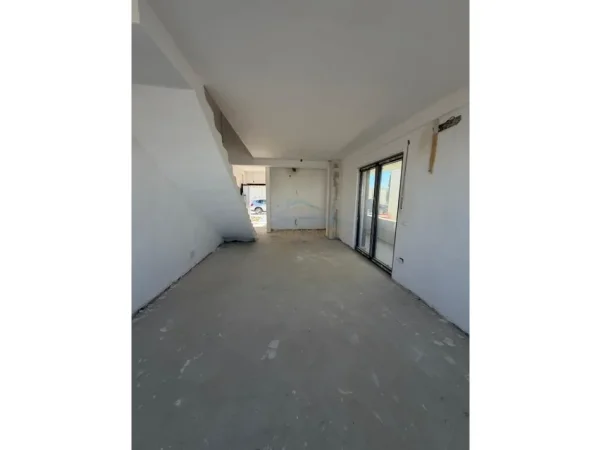 Gjiri Lalezit | Hamallaj, shitet apartament 3+1+Aneks+Ballkon Kati 2, 450 m² 510.000 € (TORQUASE MARINA)