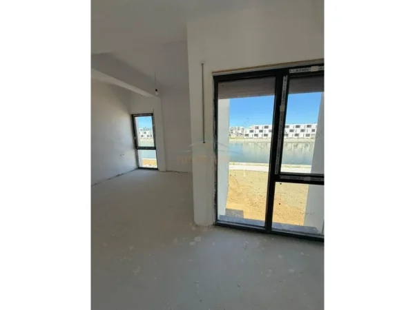 Gjiri Lalezit | Hamallaj, shitet apartament 3+1+Aneks+Ballkon Kati 2, 450 m² 510.000 € (TORQUASE MARINA)