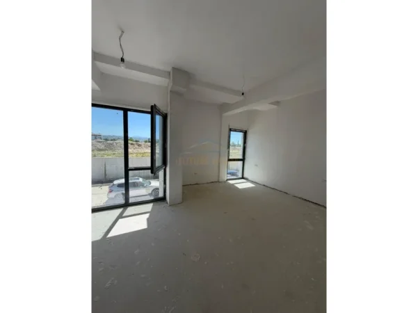 Gjiri Lalezit | Hamallaj, shitet apartament 3+1+Aneks+Ballkon Kati 2, 450 m² 510.000 € (TORQUASE MARINA)