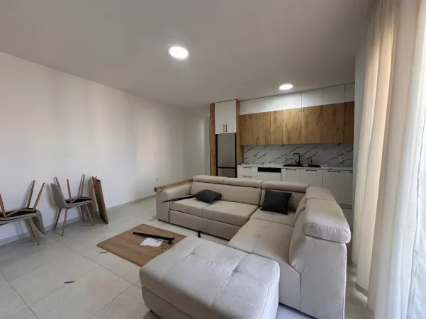 Tirane, jepet me qera apartament 2+1+Ballkon Kati 5, 100 m² 730 € (Ish Frigoriferi rruga Besa)