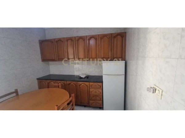 Tirane, jepet me qera apartament 2+1 Kati 6, 111 m² 600 € (laprake)