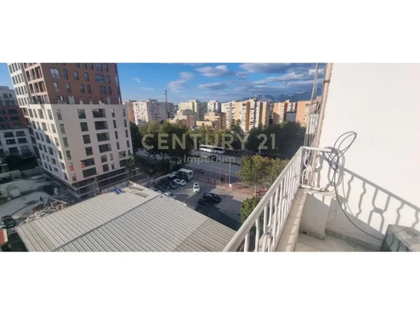 Tirane, jepet me qera apartament 2+1 Kati 6, 111 m² 600 € (laprake)