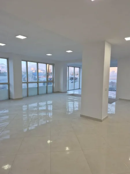 Tirane, jepet me qera zyre , 260 m² 2.200 € (rruga jordan misja , bulevardi i ri)