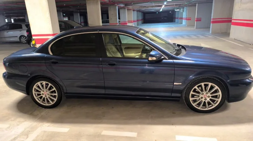 Tirane, shitet Jaguar X Type Nafte, blu automatik Klima 5.500 €
