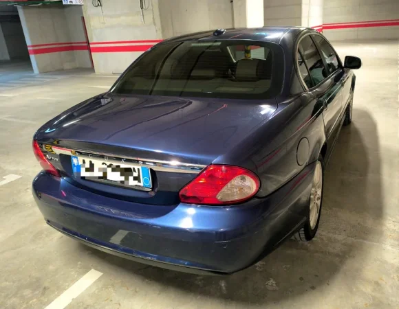 Tirane, shitet Jaguar X Type Nafte, blu automatik Klima 5.500 €