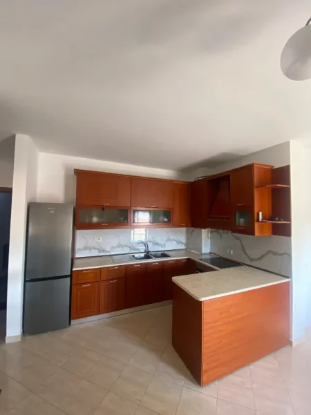 Jepet me qera apartament 2+1+Ballkon Kati 3, 70 m² 550 € (Aleksander Moisiu Kinostudio)