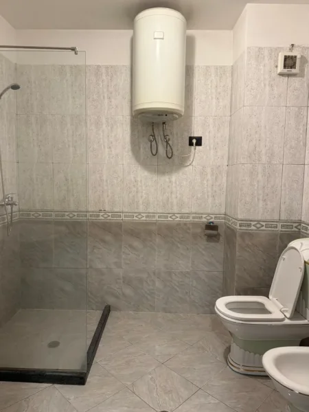 Tirane, jepet me qera ambjent biznesi Kati 1, 70 m² 800 € (Bulevardi Gjergj Fishta)