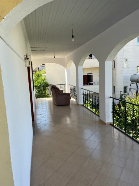 Tirane, jap me qera apartament 2+1+Ballkon Kati 2, 350 € (Luan peza)