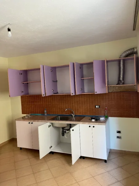 Tirane, jap me qera apartament 2+1+Ballkon Kati 2, 350 € (Luan peza)