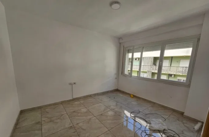 Tirane, jepet me qera apartament 1+1 Kati 4, 60 m² 550 € (Zogu i Zi)