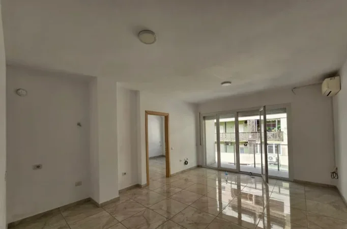 Tirane, jepet me qera apartament 1+1 Kati 4, 60 m² 550 € (Zogu i Zi)
