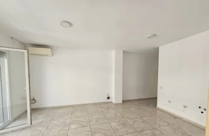 Tirane, jepet me qera apartament 1+1 Kati 4, 60 m² 550 € (Zogu i Zi)