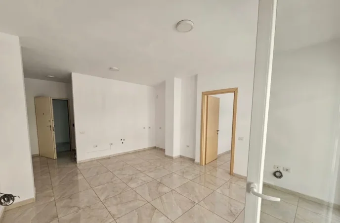 Tirane, jepet me qera apartament 1+1 Kati 4, 60 m² 550 € (Zogu i Zi)