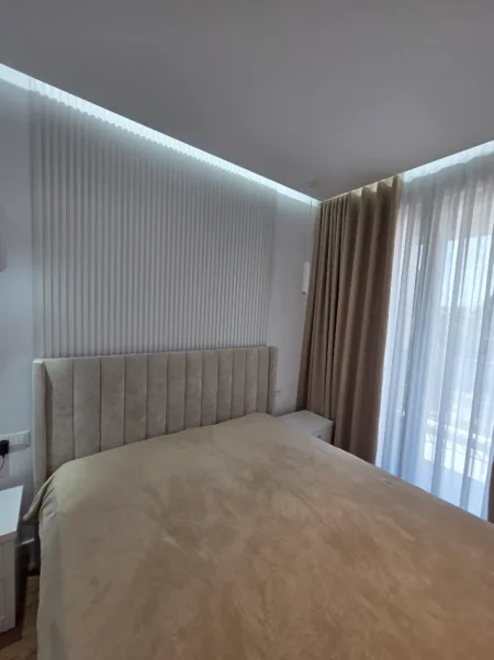 Tirane, jepet me qera apartament 2+1+2+Ballkon Kati 2, 102 m² (Bulevardi Zogu i 1)