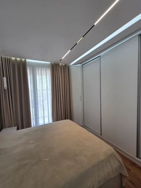 Tirane, jepet me qera apartament 2+1+2+Ballkon Kati 2, 102 m² (Bulevardi Zogu i 1)