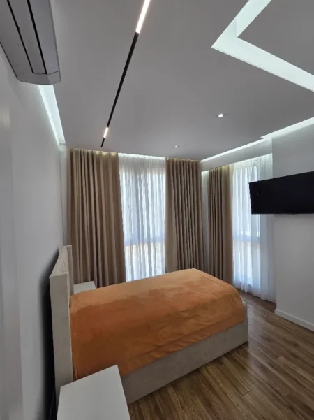 Tirane, jepet me qera apartament 2+1+2+Ballkon Kati 2, 102 m² (Bulevardi Zogu i 1)