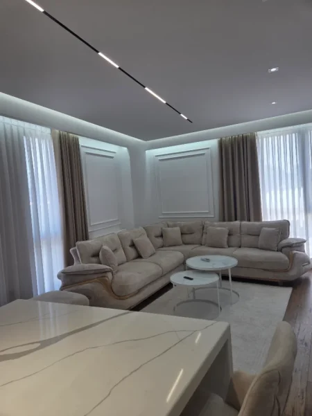 Tirane, jepet me qera apartament 2+1+2+Ballkon Kati 2, 102 m² (Bulevardi Zogu i 1)