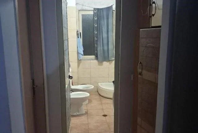 Tirane, shitet apartament 1+1 Kati 4, 70 m² 140.000 € (Yzberisht)