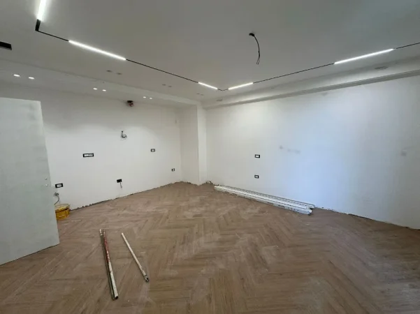 Tirane, shitet apartament 2+1+Ballkon , 101 m² 320.000 € (Ish Ekspozita)