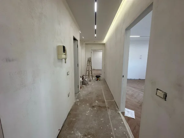 Tirane, shitet apartament 2+1+Ballkon , 101 m² 320.000 € (Ish Ekspozita)