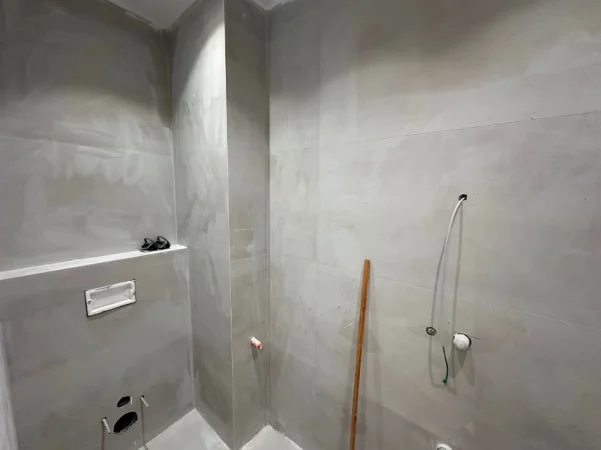 Tirane, shitet apartament 2+1+Ballkon , 101 m² 320.000 € (Ish Ekspozita)
