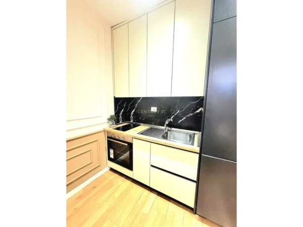Tirane, shitet apartament 1+1 Kati 10, 42 m² 130.000 € (square 21)
