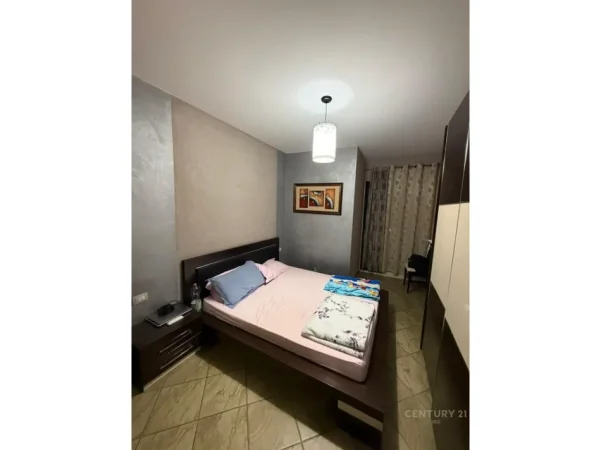 Tirane, jepet me qera apartament 2+1 Kati 3, 75 m² 600 € (rruga e kavajes)