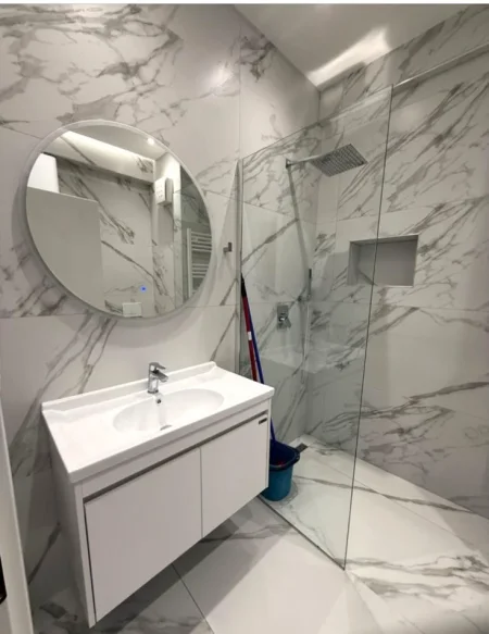 Tirane, jepet me qera apartament 1+1+Ballkon Kati 1, 70 m² 600 € (Astir/Kompleksi Urban Gate)