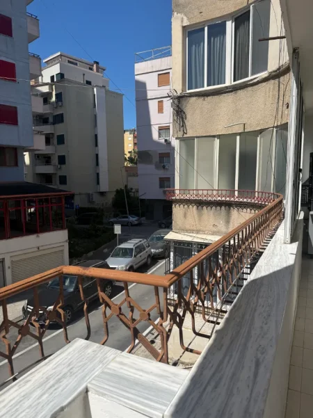 Durres, jepet me qera apartament 1+1+Aneks+Ballkon Kati 2, 60 m² 470 € (Vollga currila)
