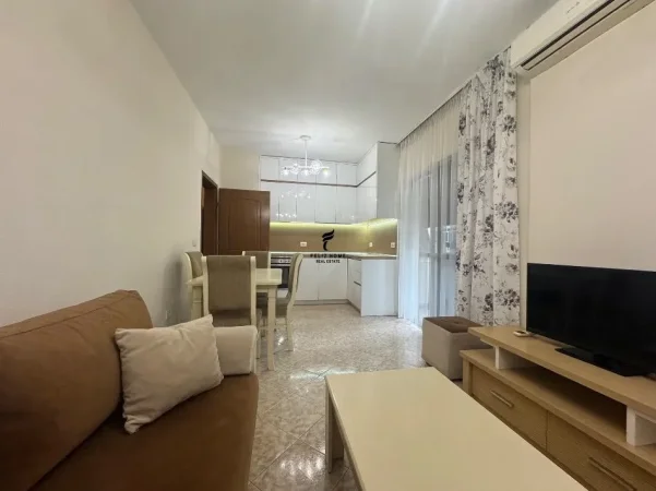 Tirane, jepet me qera apartament 1+1 Kati 6, 70 m² 650 € (21 DHJETORI)