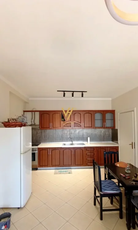 Tirane, jepet me qera apartament 1+1+Ballkon Kati 6, 74 m² 520 € (PALLATI ME SHIGJETA)