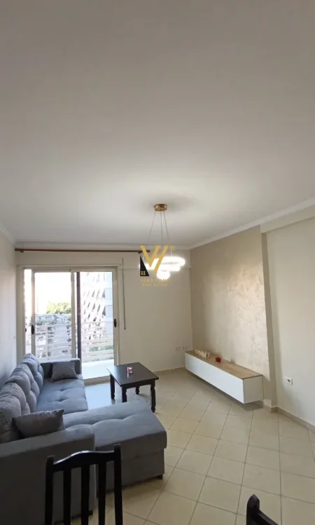 Tirane, jepet me qera apartament 1+1+Ballkon Kati 6, 74 m² 520 € (PALLATI ME SHIGJETA)