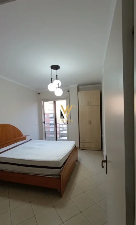 Tirane, jepet me qera apartament 1+1+Ballkon Kati 6, 74 m² 520 € (PALLATI ME SHIGJETA)