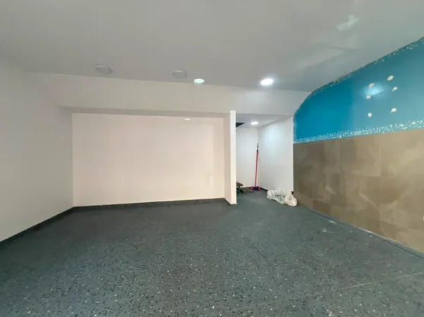 Tirane, jepet me qera ambjent biznesi Kati 0, 32 m² 450 € 