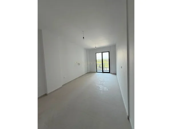 Durres, jepet me qera apartament 1+1+Aneks+Ballkon , 820 m² 3.450 € 