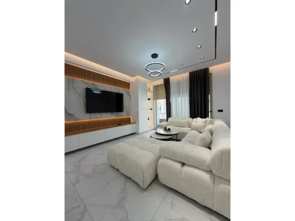 Vlore, jepet me qera apartament 2+1+Aneks+Ballkon Kati 9, 120 m² 310.000 € (Lungomare)