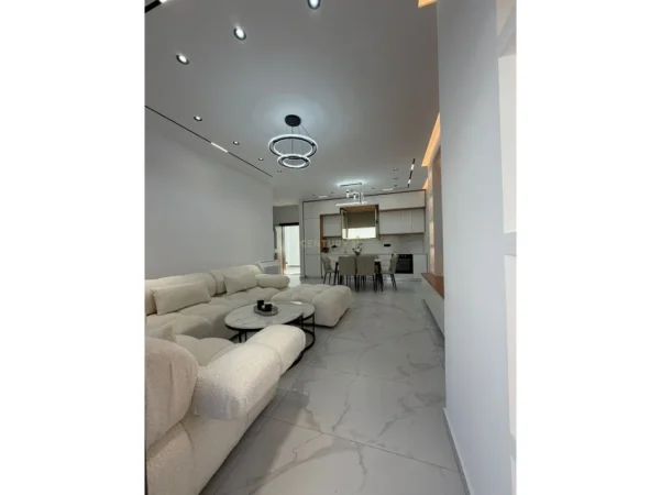 Vlore, jepet me qera apartament 2+1+Aneks+Ballkon Kati 9, 120 m² 310.000 € (Lungomare)