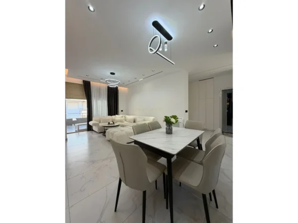 Vlore, jepet me qera apartament 2+1+Aneks+Ballkon Kati 9, 120 m² 310.000 € (Lungomare)