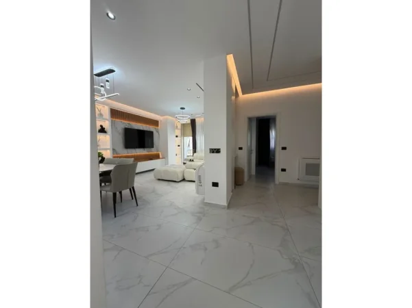 Vlore, jepet me qera apartament 2+1+Aneks+Ballkon Kati 9, 120 m² 310.000 € (Lungomare)