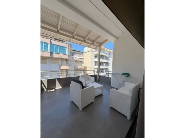 Vlore, jepet me qera apartament 2+1+Aneks+Ballkon Kati 9, 120 m² 310.000 € (Lungomare)