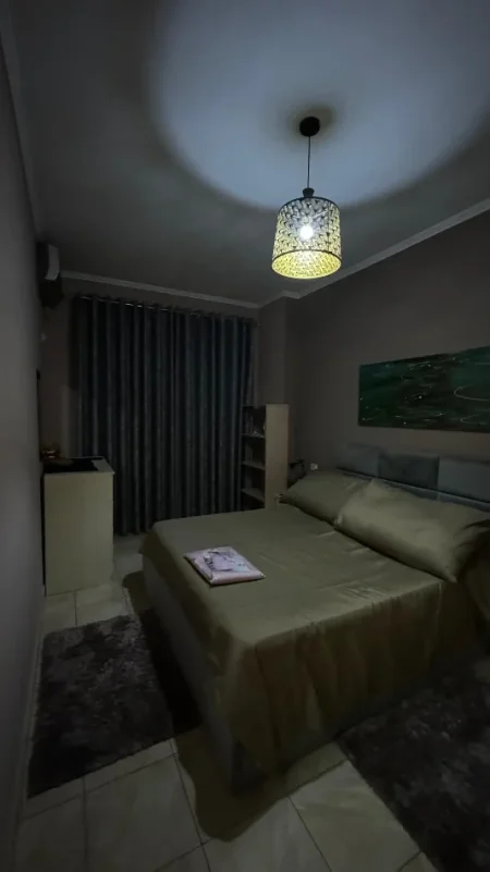 Tirane, jepet me qera apartament 2+1 Kati 5, 75 m² 500 € 