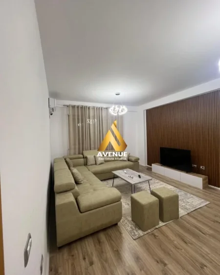 Tirane, jepet me qera apartament 1+1+Ballkon Kati 5, 88 m² 600 € (Rruga Hamdi Sina)