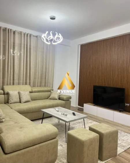 Tirane, jepet me qera apartament 1+1+Ballkon Kati 5, 88 m² 600 € (Rruga Hamdi Sina)
