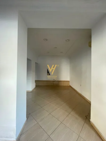 Tirane, jepet me qera dyqan Kati 0, 30 m² 420 € (RRUGA HOXHA TAHSIM)